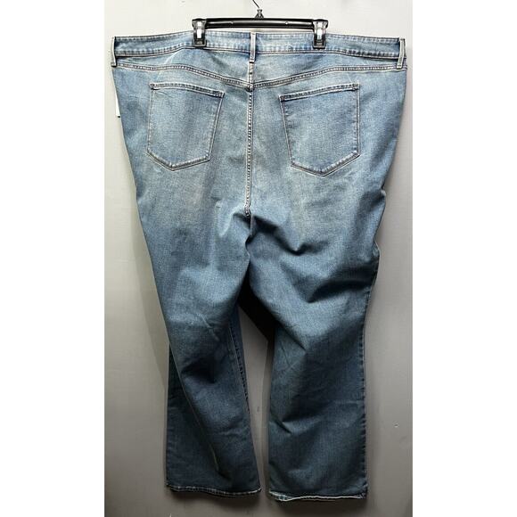 Old Navy Kicker Boot-Cut Mid-Rise Jeans Women's Plus Size 30 Medium Wash NEW - Picture 2 of 7
